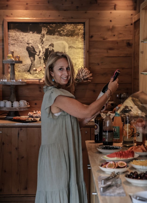 Frühstücksvorbereitungen für Frühstücksbuffet 