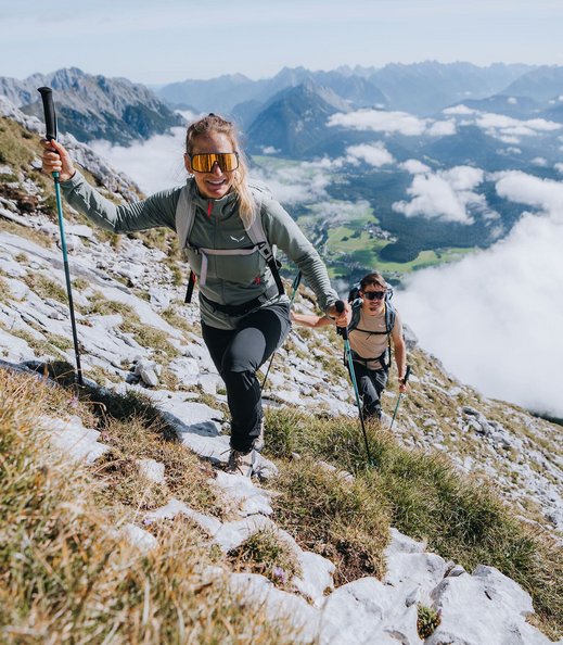 Wanderung Überschreitung Hohe Munde Leutasch - Wanderer im Aufstieg 