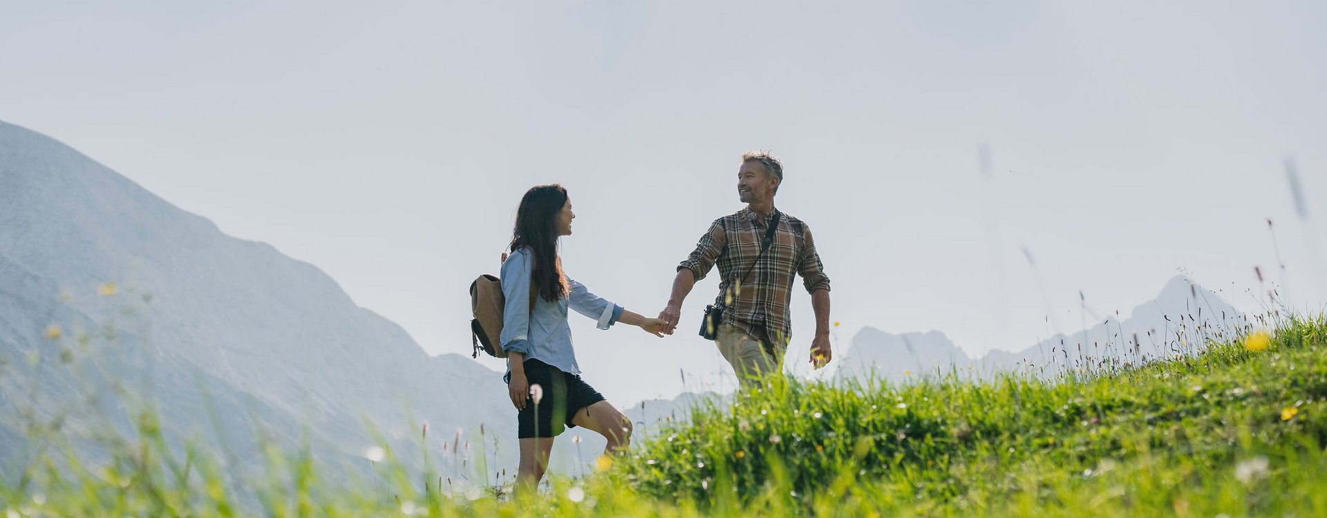 Paar in der Region Seefeld beim Wandern