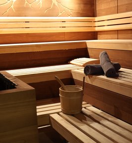 Finnische Sauna mit Aufgusskübel 