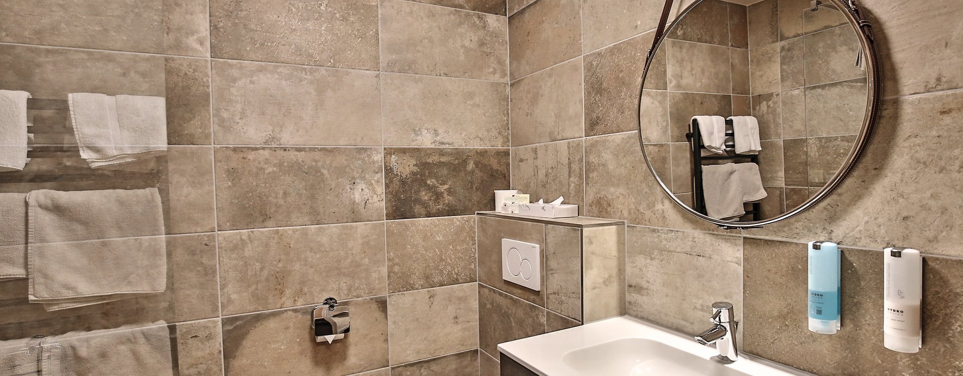 Helles Badezimmer im Doppelzimmer Deluxe