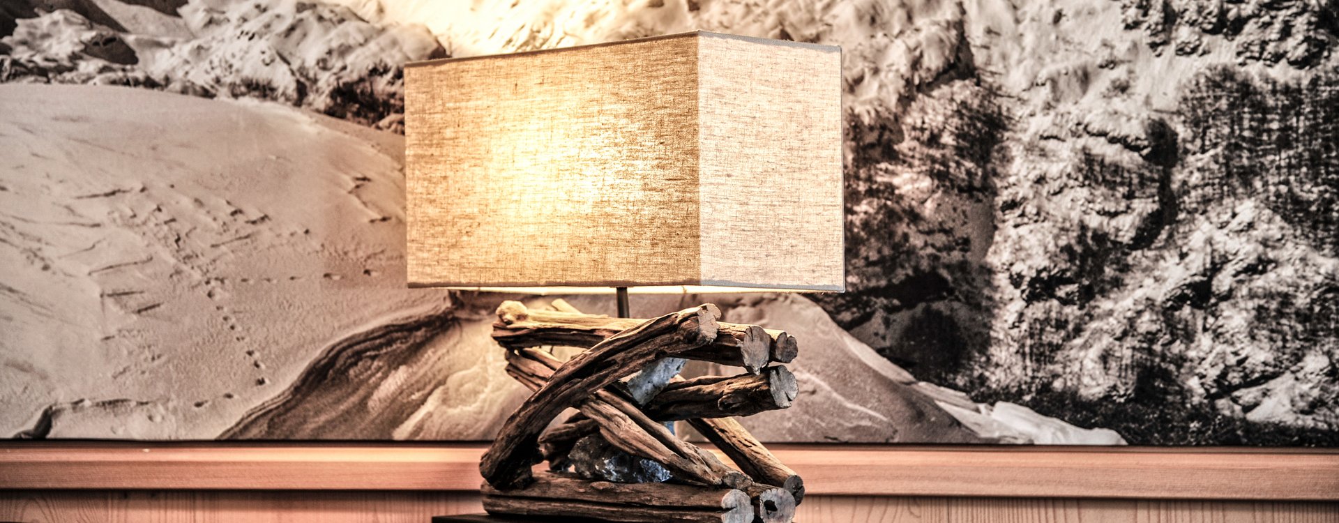 Kunstvolle Lampe aus Treibholz