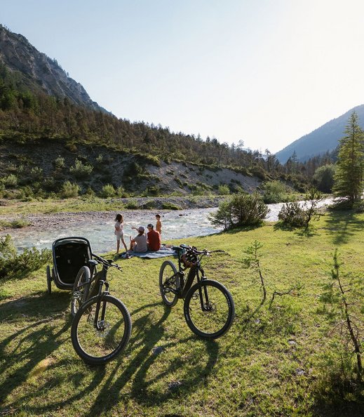 Familien-Biken mit Fahrradanhänger Radtour entlang der Isar