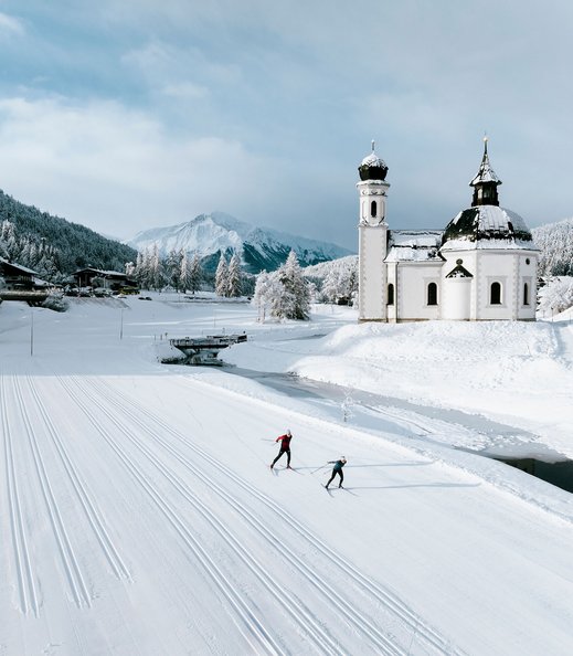 Langlaufen in der Region Seefeld Drohnenaufnahme 