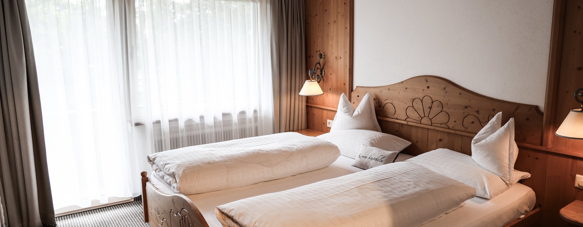 Gemütliches Doppelbett im Appartement Bergzeit