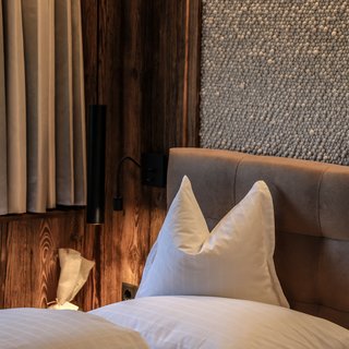 Detailbild gemachtes Bett im Appartement Familiennest