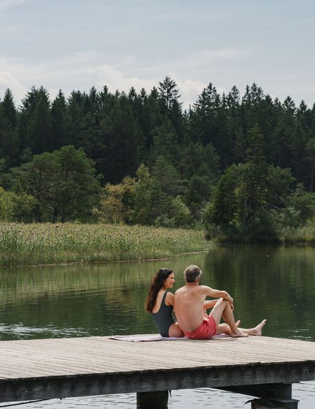 Paar am Wildsee in Seefeld am Steg